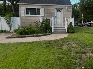 7 5th St, Ronkonkoma, NY 11779