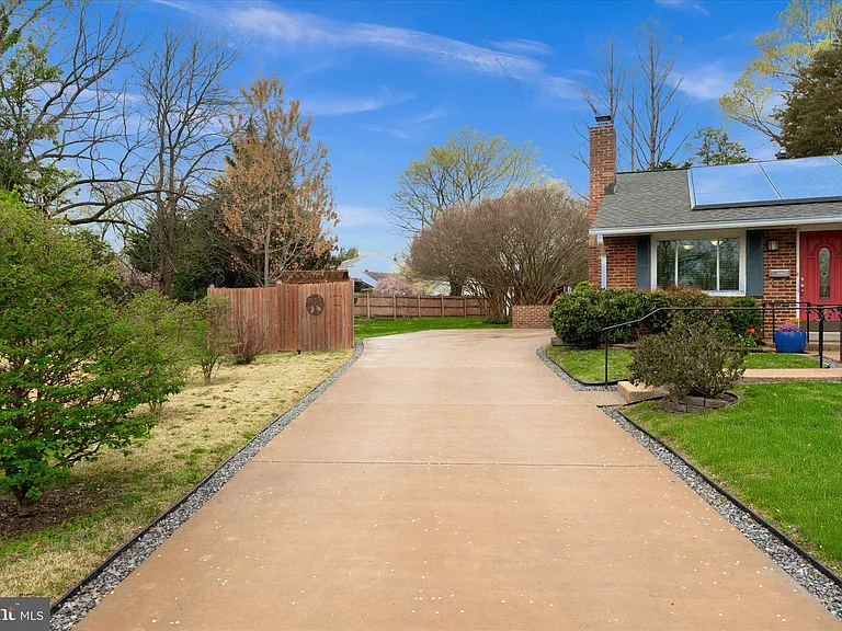 6327 Everglades Dr — Photo 3