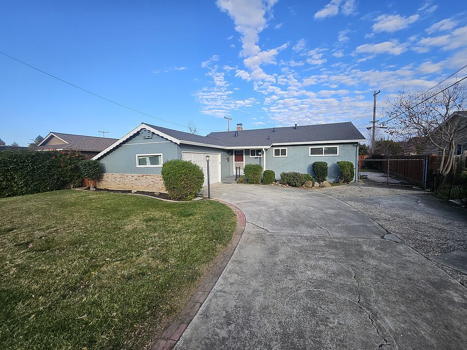 1st image of 686 Coakley Dr