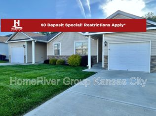 9402 N Robinhood Ave, Kansas City, MO 64154
