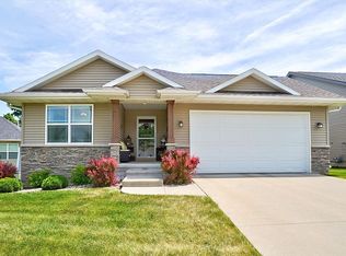 2023 29th St NW, Cedar Rapids, IA 52405