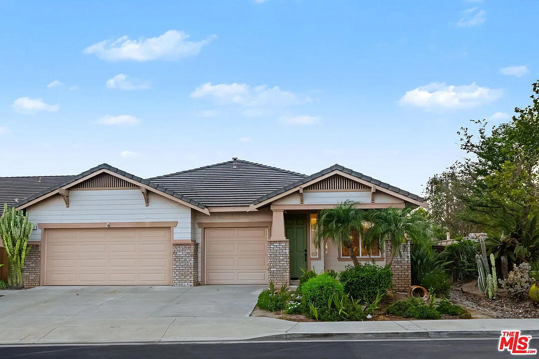 4 bed, 2.5 bath, 2147 sqft, $5,000 — Photo 1