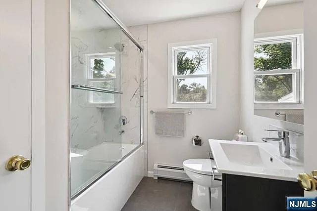 990 Washington Ave — Photo 8