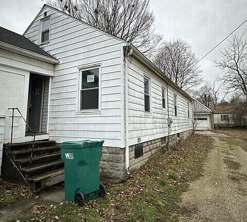 2nd image of 1527 Robertson Ave