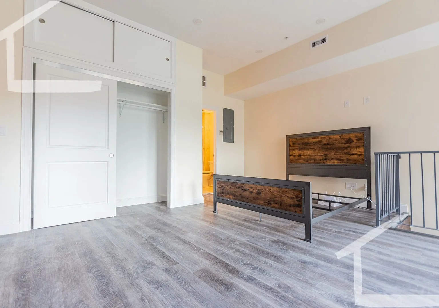 1 bed 1 bath LOFT in Fenway..... don't miss out!! SEPT 1st — Photo 4