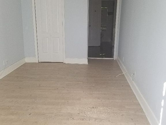 3rd image of 120 NE 1st Ave APT 1