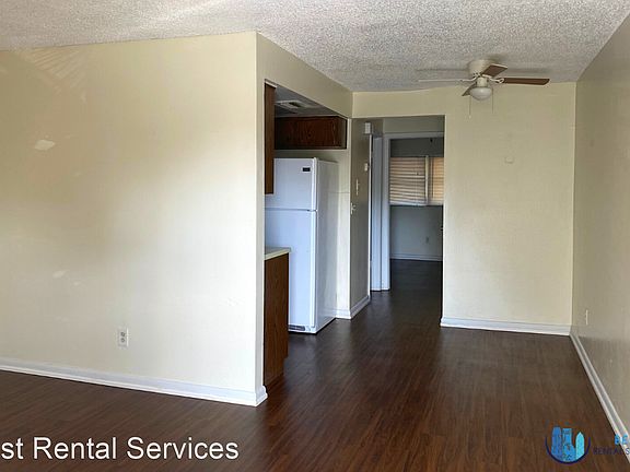 3rd image of 209 NW Jefferson Cir N APT 14