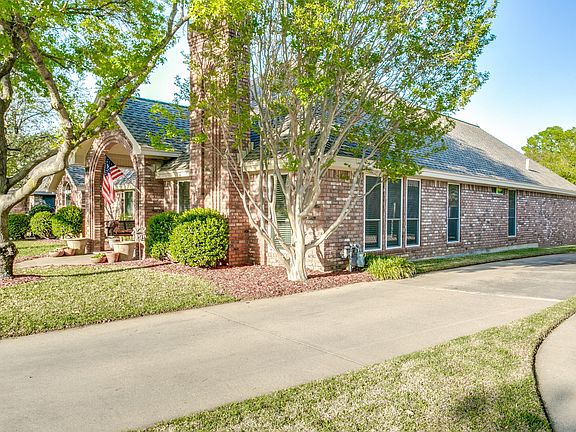 3rd image of 1708 Woodhill Ln