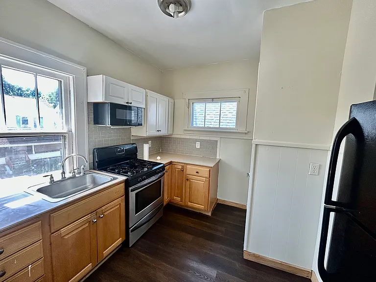 429 Raspberry St #2 — Photo 1
