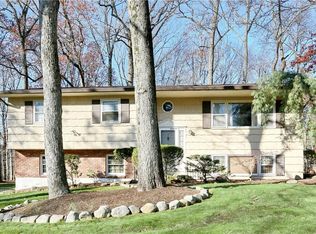 7 Cannan Rd, Monsey, NY 10952