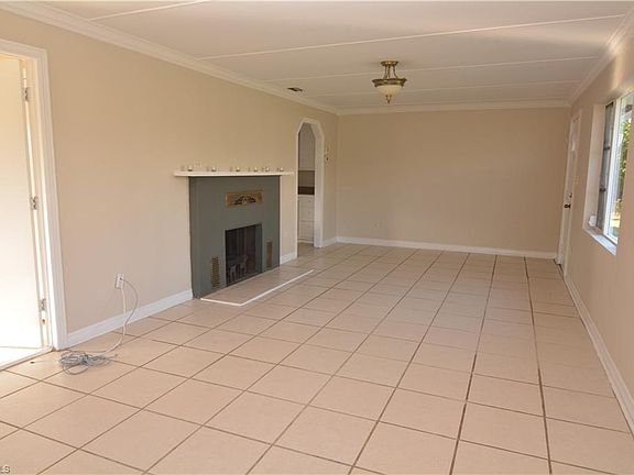 3rd image of 27390 Pullen Ave