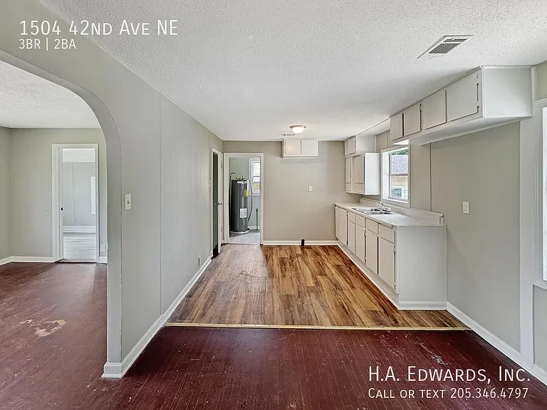 1504 42nd Ave NE — Photo 14