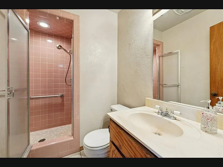 813 Ash Ct — Photo 12