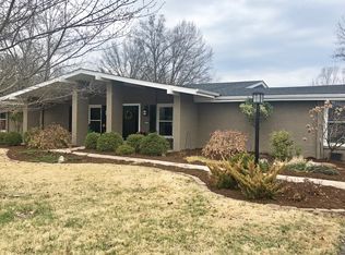 14132 Cross Trails Dr, Chesterfield, MO