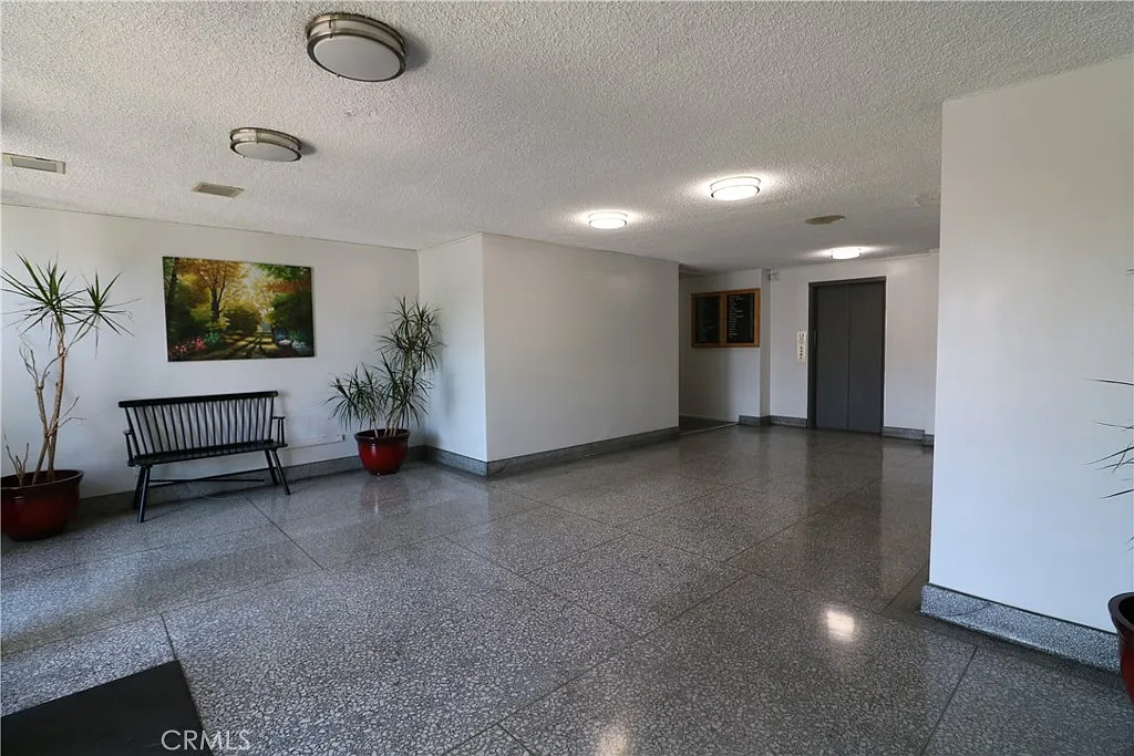 2 bed, 1136 sqft, $2,595 — Photo 2
