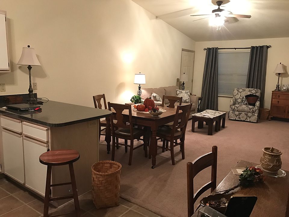Living/dining area