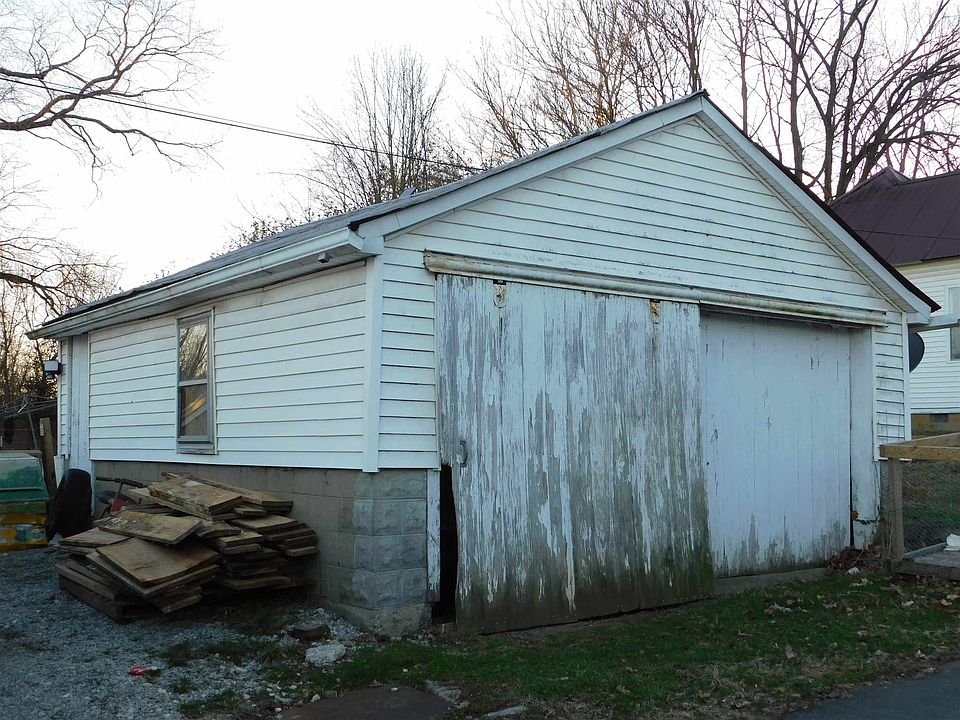 2nd image of 401 S Mill St