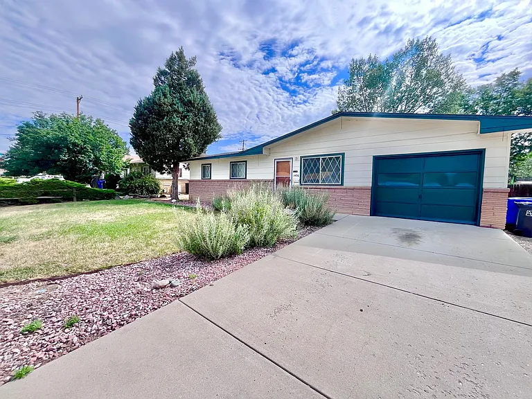 1406 S Douglas Ave — Photo 1