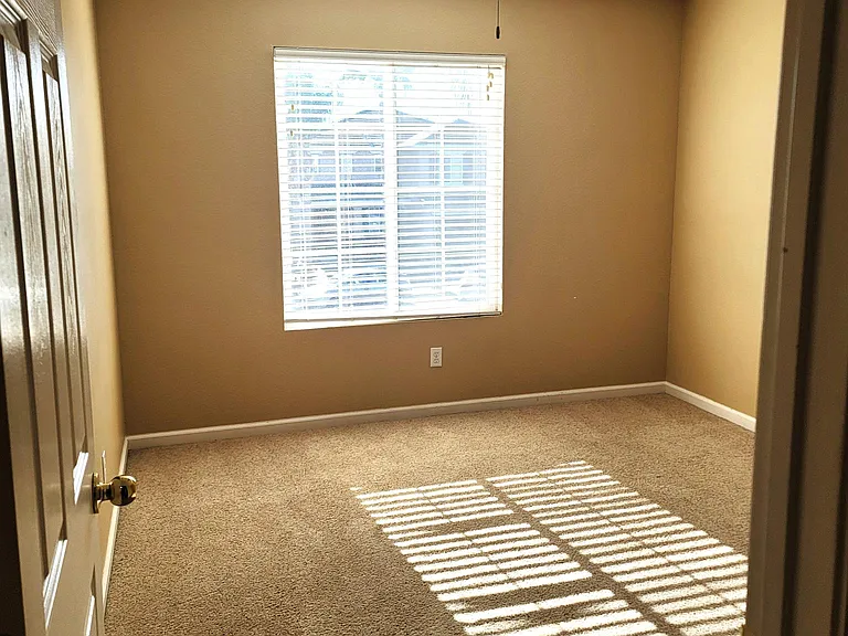 533 Stirling Ct — Photo 26