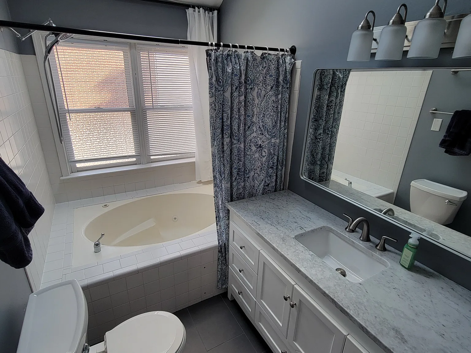 2 bed, 1.5 bath, 940 sqft, $2,250 — Photo 3