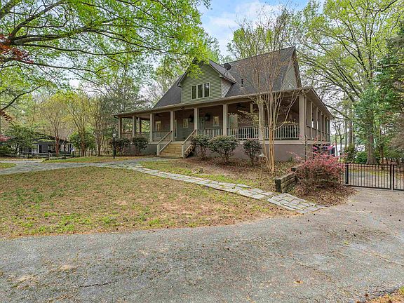 2nd image of 2223 Lakeshore Rd