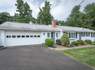 10 Shadow Ln, Westfield, MA 01085