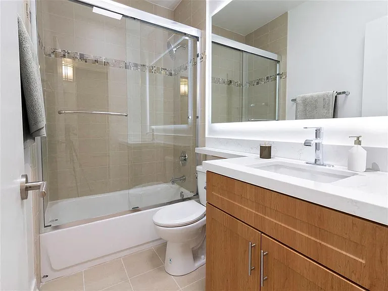 11665 Mayfield Ave — Photo 8