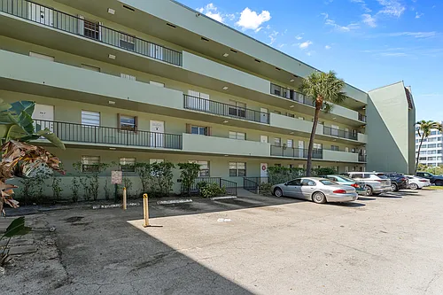 1638 Embassy Dr #208 Photo 1
