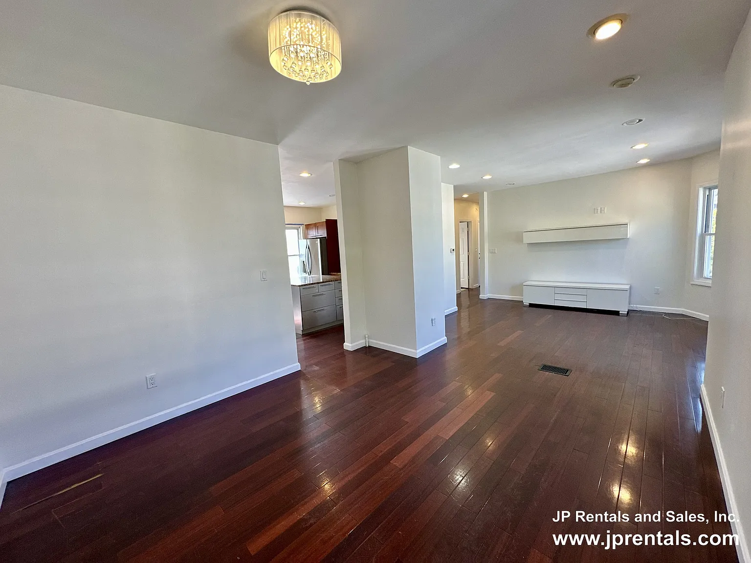 2 bed, 1.0 bath, 950 sqft, $2,600 — Photo 4
