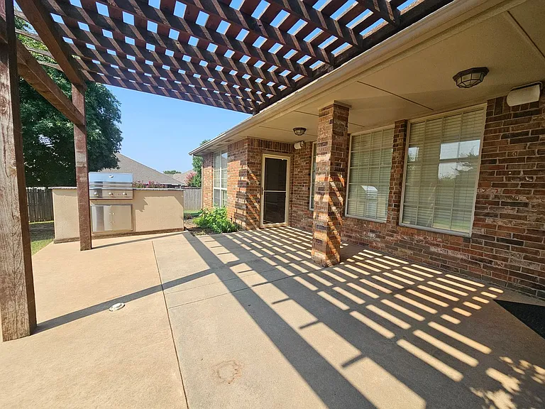 513 Summit View Ct — Photo 24