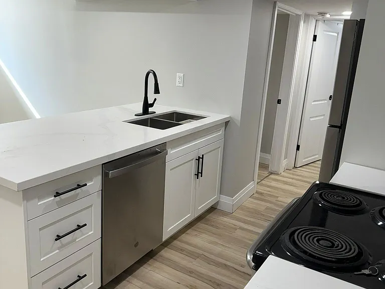 266 Dalhousie St #LOWER — Photo 17