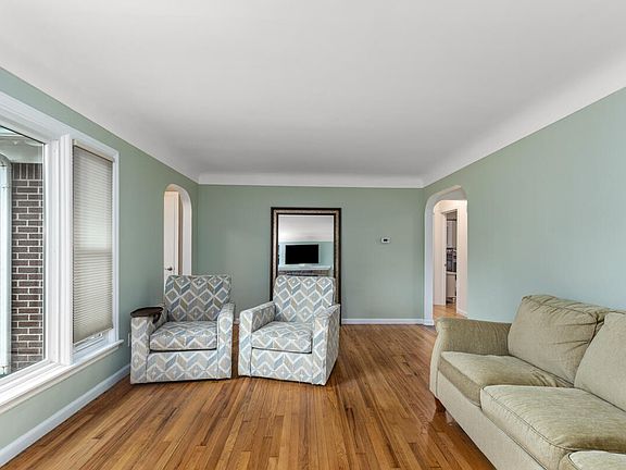 5th image of 437 Collindale Ave NW