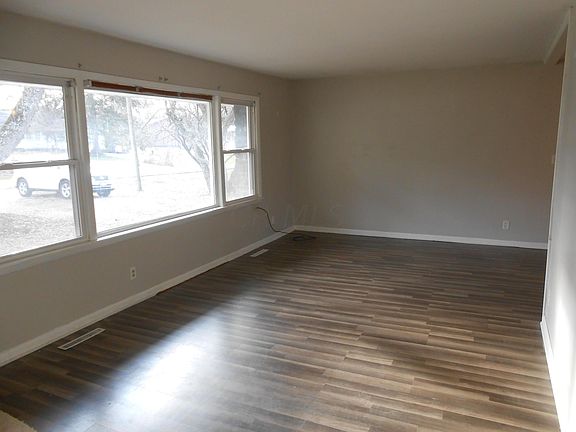 3rd image of 73 Sunset Dr