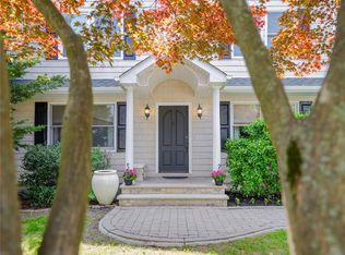 19 Baylis Pl, Syosset, NY 11791