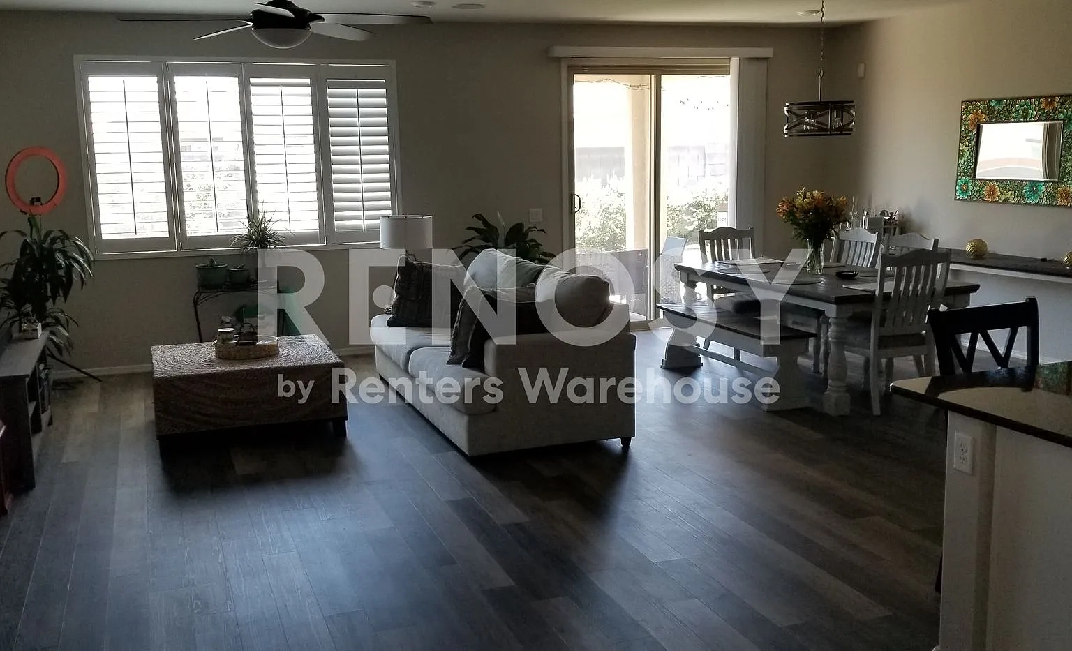 Ideal 4 Br 2 Ba 2 Car Garage Home in Gated Community Near Southern and S 16th St in Phoenix — Photo 3