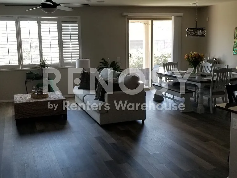 1803 E Grove St — Photo 3