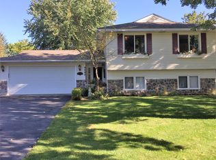 9390 Newcastle Rd, Woodbury, MN 55125