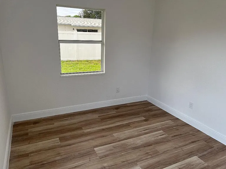 1385 S Harbor Dr — Photo 17