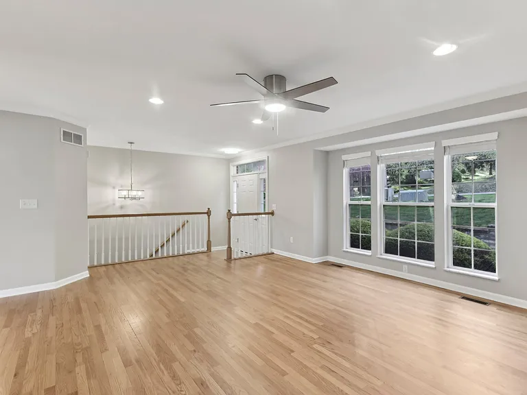 103 Lakeview Ct — Photo 30