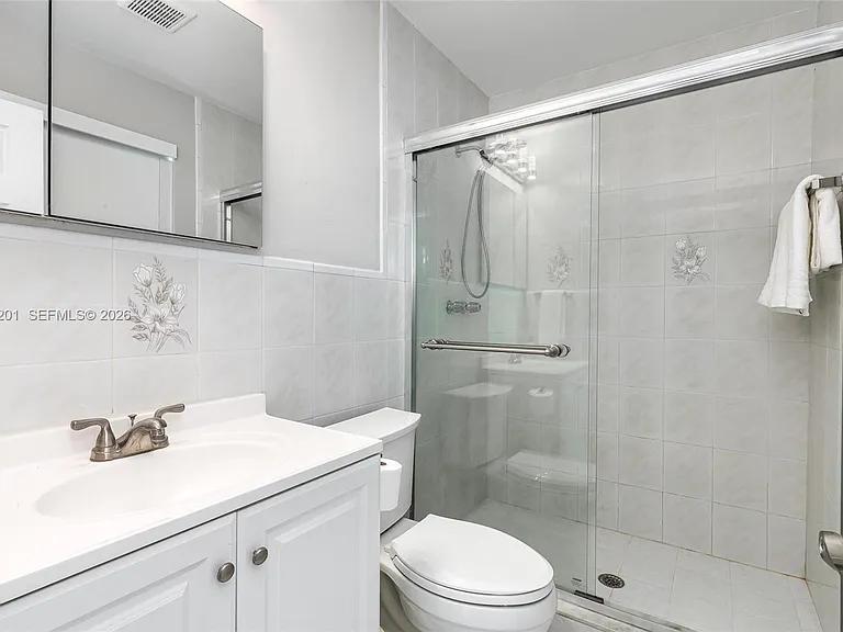 21320 NE 25th Ct — Photo 19