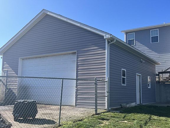 3rd image of 155 Adirondack Ct