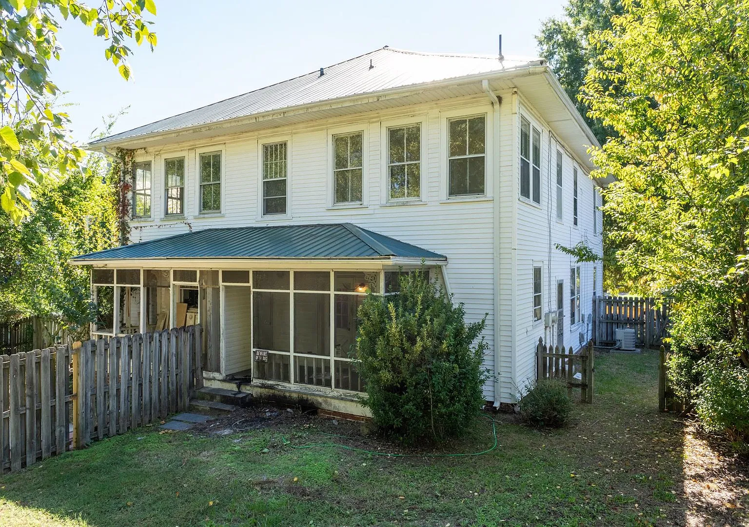 Move In ready Three Bedroom Home! — Photo 4