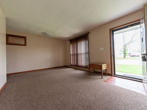 4th image of 818 Garden Ave