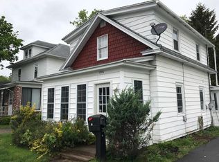 28 Pratt St, Rouses Pt, NY 12979