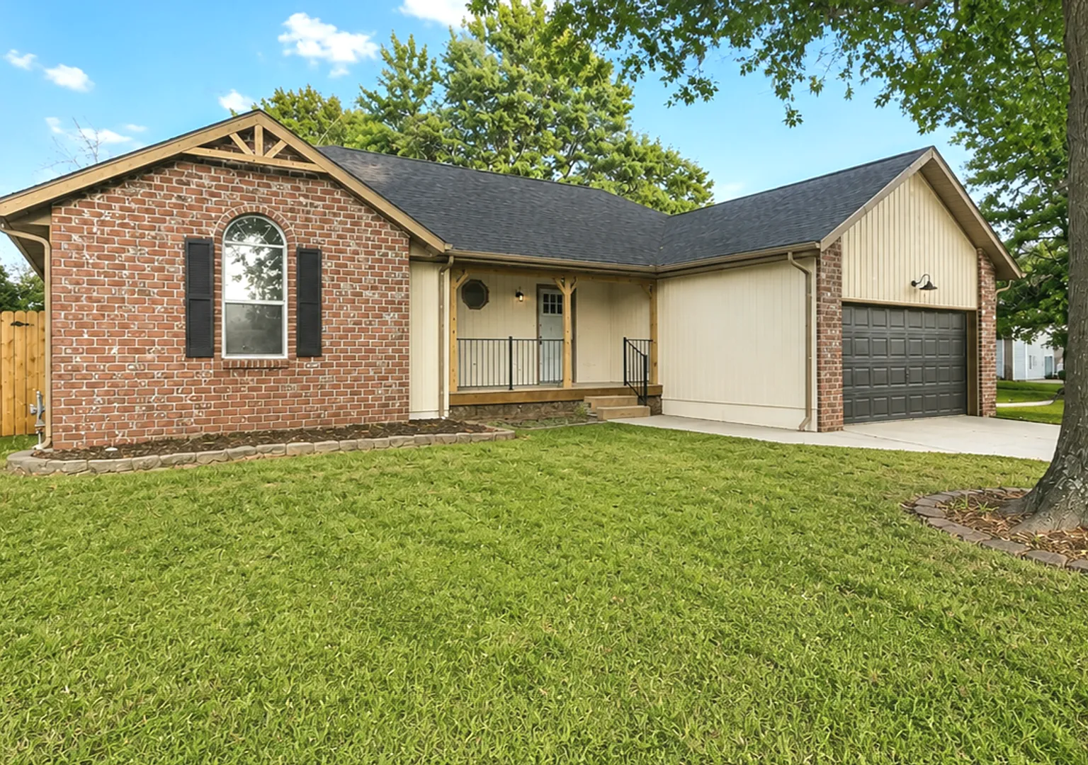 4 Bedrooms / 2 Bathrooms / Privacy Fence / Pets Welcome / Willard Schools / Sunroom! — Photo 1