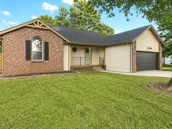2626 N Wildberry Ct, Springfield, MO 65802
