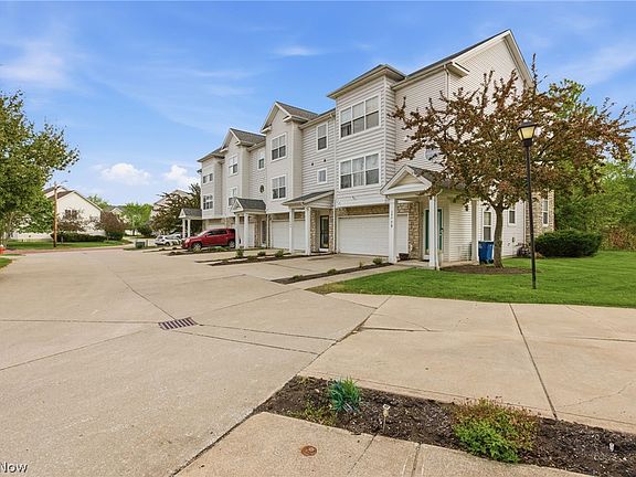 3rd image of 17583 Wildwood Ln
