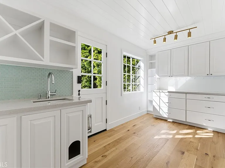 515 Kings Pl — Photo 26