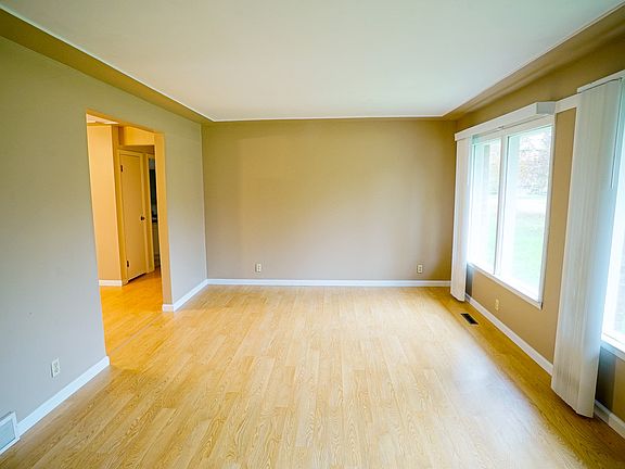 3rd image of 3032 E Lois Ave