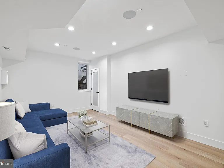 2130 Spring St — Photo 41